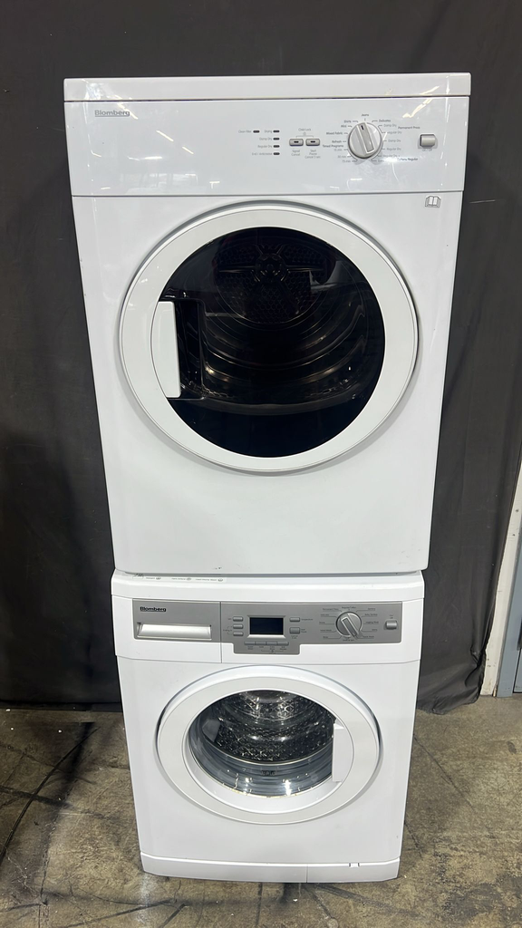 24" Blomberg Electric Washer & Dryer Set   #W-WM77120NBL01 D- DV17542